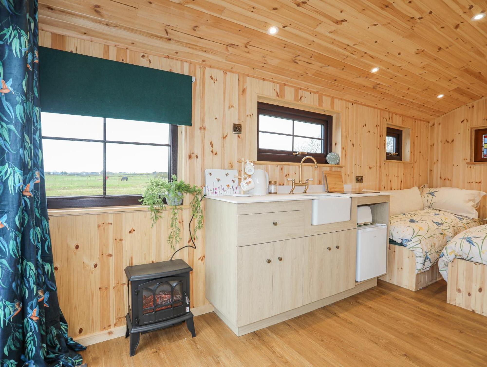 Tal Sarn Shepherd Hut 兰韦尔普尔古因吉尔 外观 照片