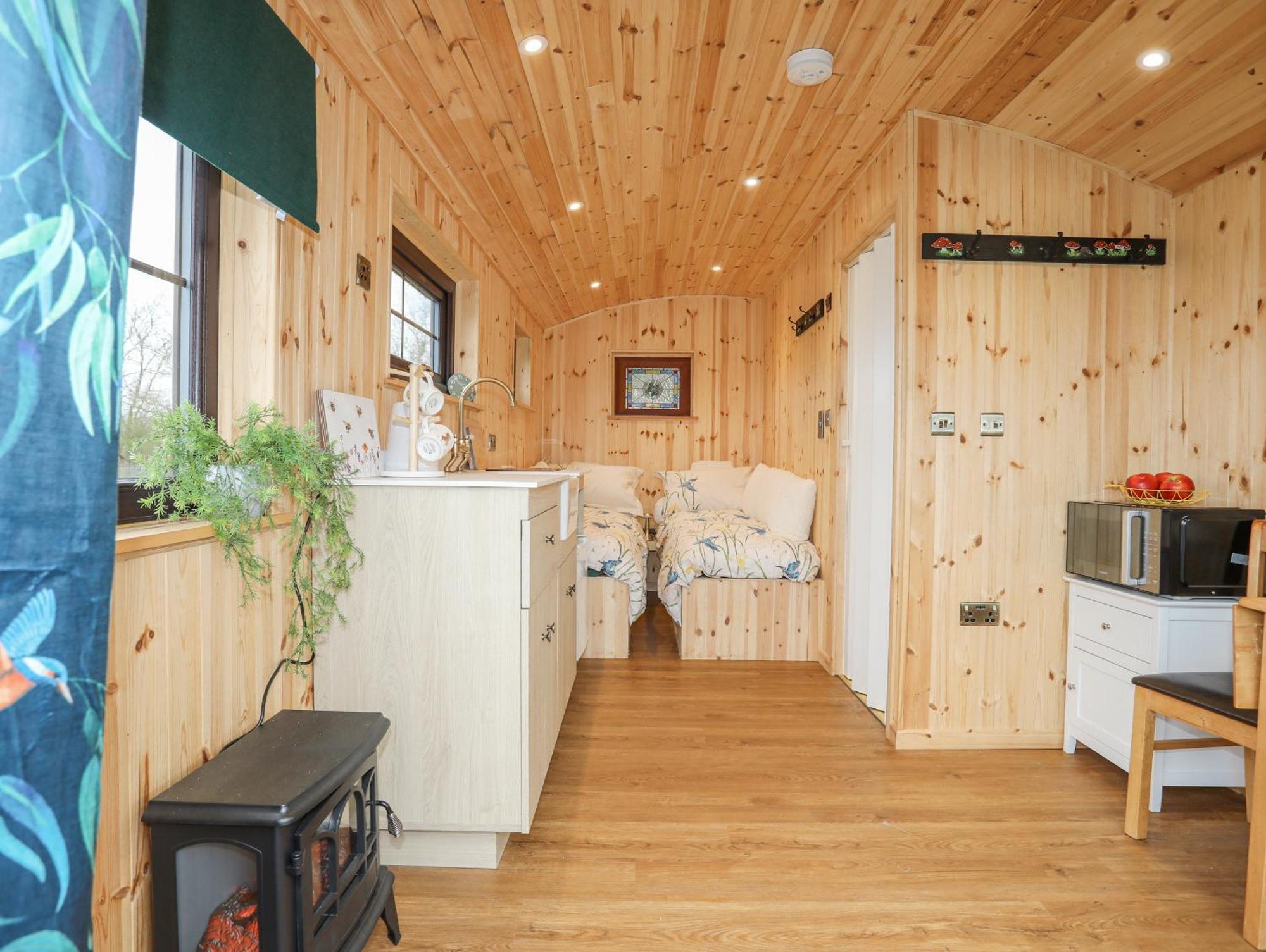 Tal Sarn Shepherd Hut 兰韦尔普尔古因吉尔 外观 照片