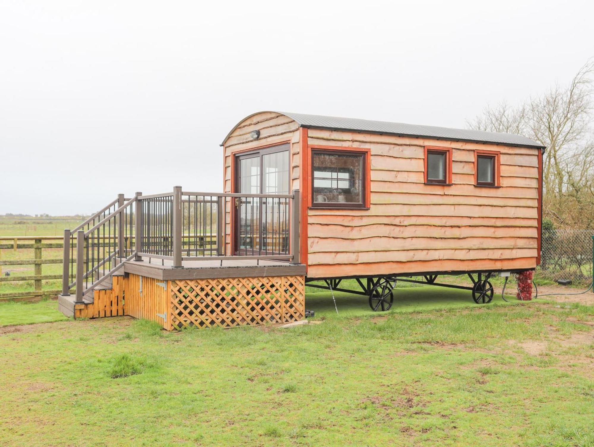 Tal Sarn Shepherd Hut 兰韦尔普尔古因吉尔 外观 照片